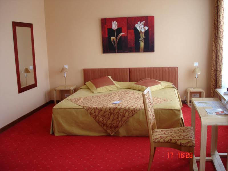 Brit Hotel Essentiel Pontivy Robic Eksteriør bilde